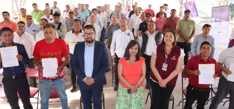 Entrega de Constancias a 75 personas operadoras de transporte público