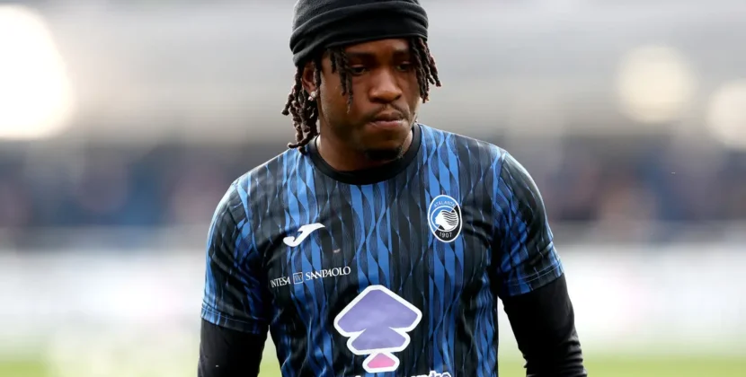 Lookman y Krstovic en acción durante el calentamiento previo al partido Atalanta vs Club Brujas.