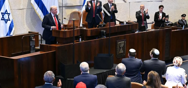 Donald Trump recibe ovaciones de pie en la Knesset y celebra plan de paz en Medio Oriente