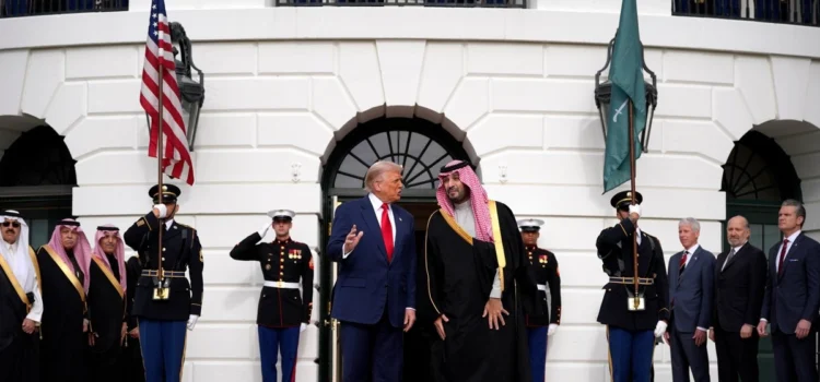 Trump recibe a MBS en la Casa Blanca en su primer viaje a EE.UU. desde el caso Khashoggi