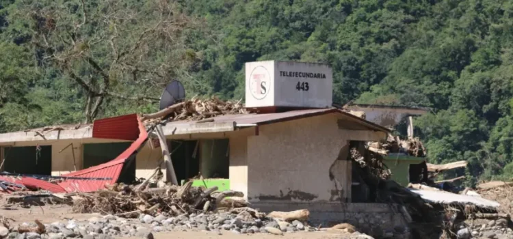 Escuelas de la Sierra Tepehua Siguen Sin Regreso a Clases Tras Daños por Lluvias Intensas
