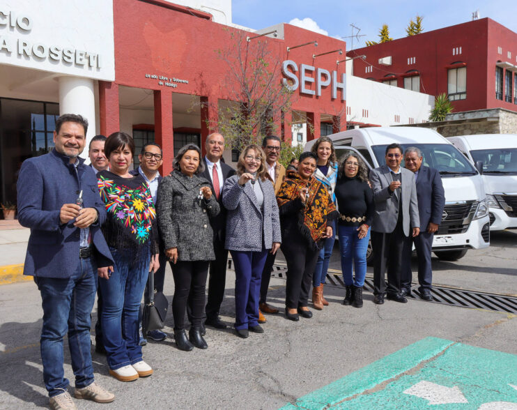 Entrega SEPH vehículos a escuelas normales