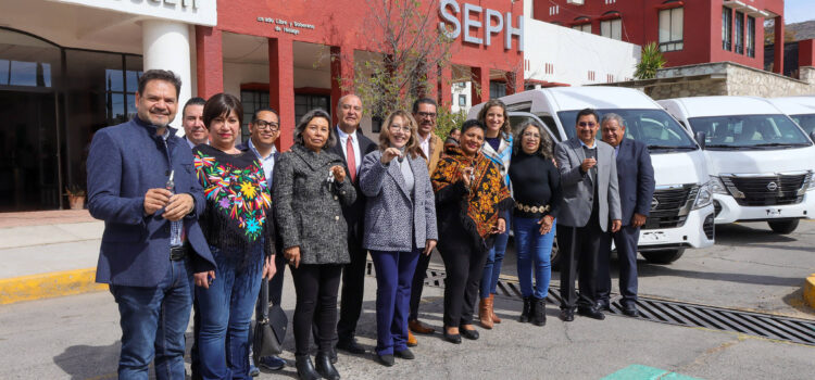 Entrega SEPH vehículos a escuelas normales