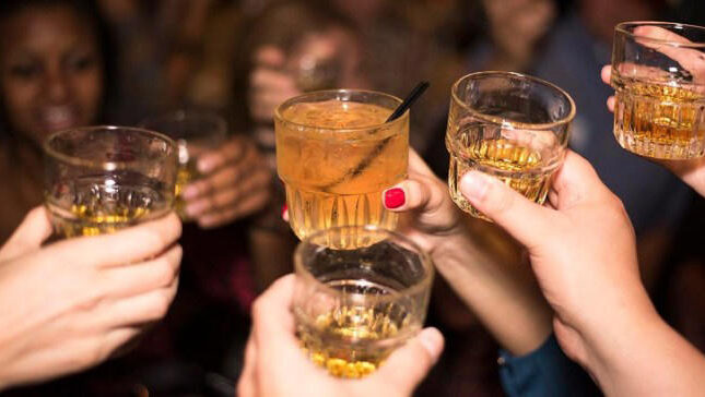 Adiós a las copas: Por qué los 30 son la década clave para abandonar el alcohol